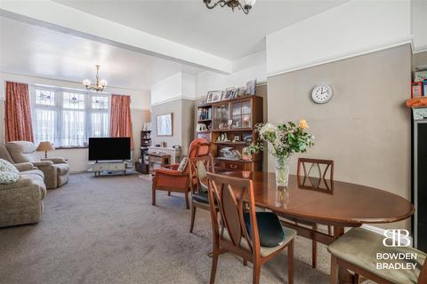 3 bedroom end of terrace house for sale, Ashburton Avenue, Seven Kings