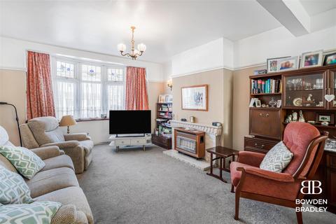 3 bedroom end of terrace house for sale, Ashburton Avenue, Seven Kings