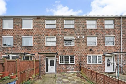 3 bedroom maisonette for sale, Lilian Close, London