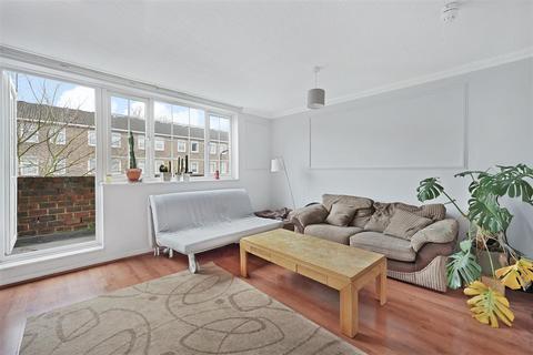 3 bedroom maisonette for sale, Lilian Close, London