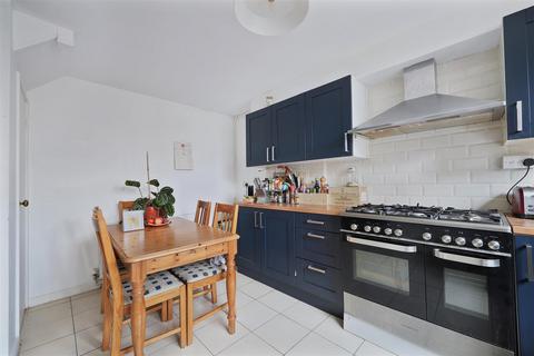 3 bedroom maisonette for sale, Lilian Close, London