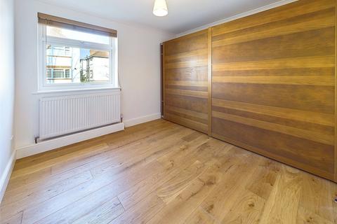 2 bedroom apartment to rent, Manor Road, Twickenham