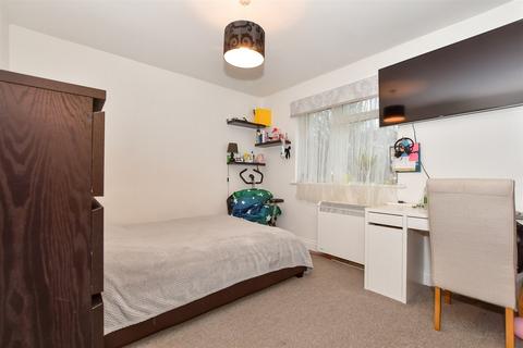 3b Bishops Close, Nettlestead, Maidstone, ME18 5ES