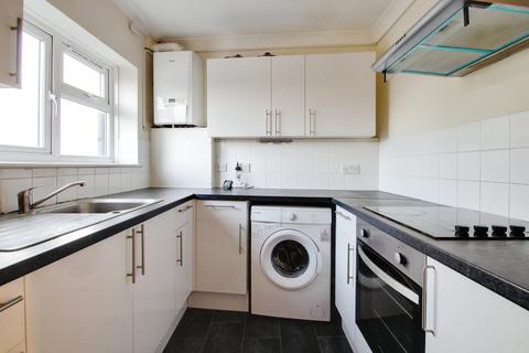 2 bedroom flat to rent, Meadfield Road, Slough SL3