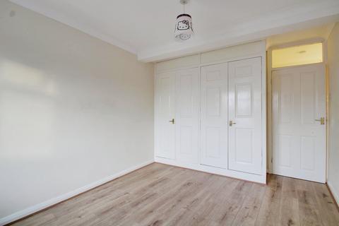 2 bedroom flat to rent, Meadfield Road, Slough SL3