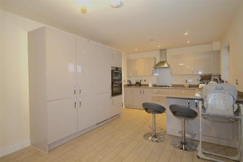 4 bedroom detached house for sale, Wheldon Road, Castleford