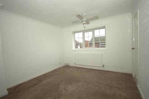 3 bedroom semi-detached house for sale, Keswick Drive, Castleford
