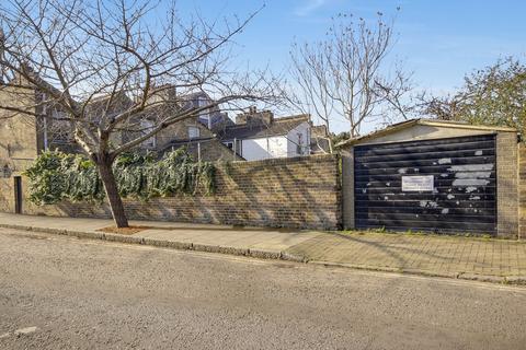 3 bedroom end of terrace house for sale, Lynton Road, Bermondsey SE1