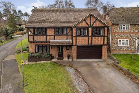 5 bedroom house for sale, Butler Road, Bagshot GU19