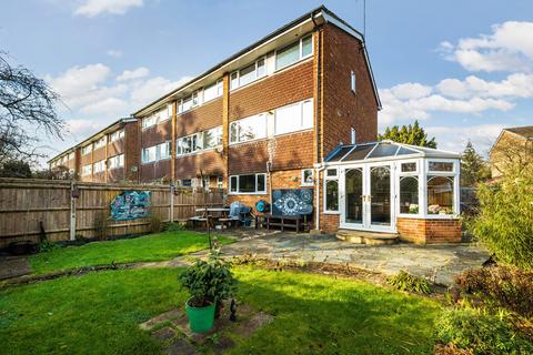 5 bedroom end of terrace house for sale, Dollis Drive, Farnham, Surrey, GU9