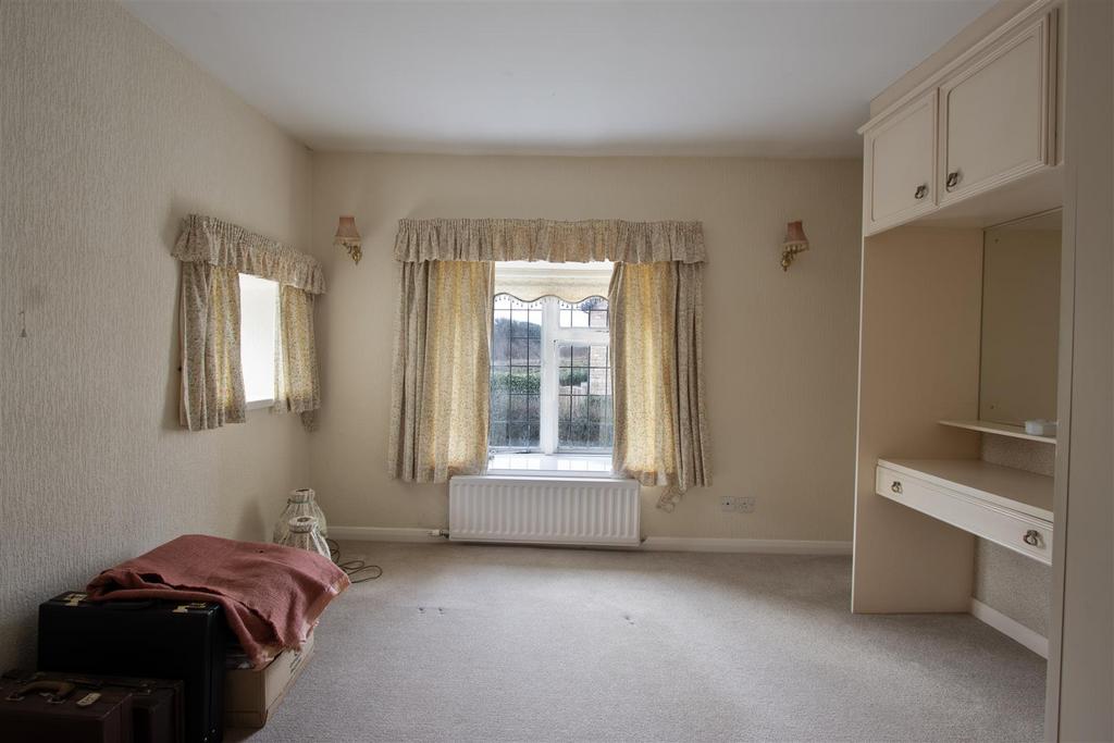 Bedroom 1.jpg