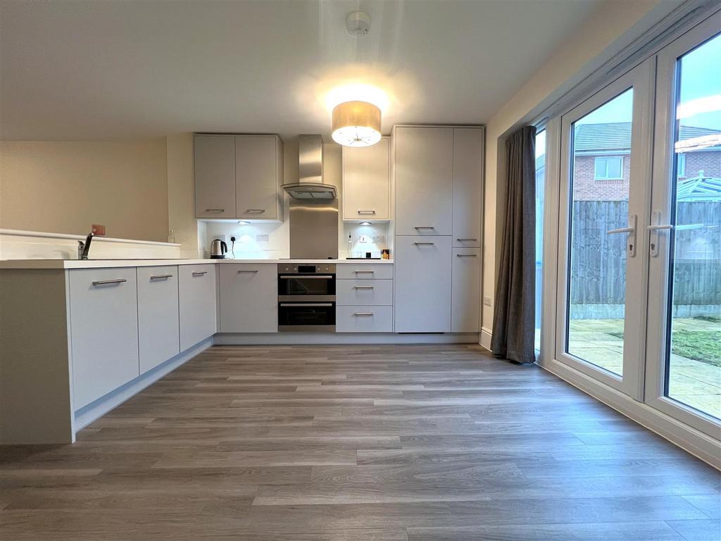 Kitchen 1.jpg