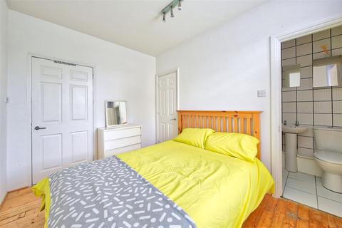 2 bedroom flat to rent, Earlsfield Road Earlsfield London