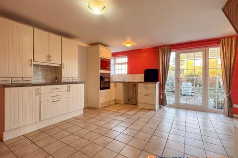 5 Bakewell Close, Balderton, Newark, NG24 3DY