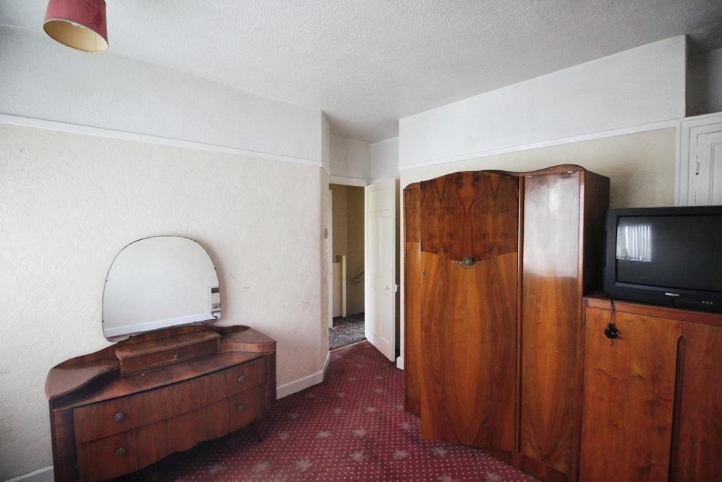 Master Bedroom 2.JPG