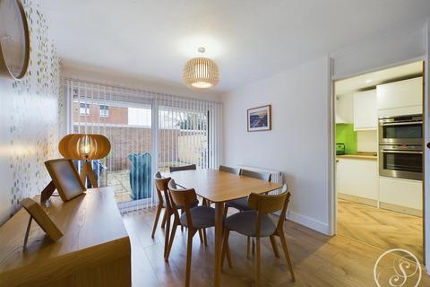 3 bedroom townhouse for sale, Montagu Drive, Leeds