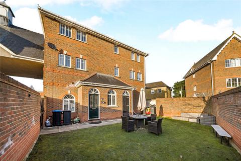 2 bedroom flat for sale, Gleeson Mews, Surrey KT15