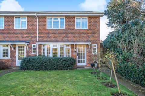 3 bedroom end of terrace house to rent, Rydens Park, Walton-on-Thames, KT12