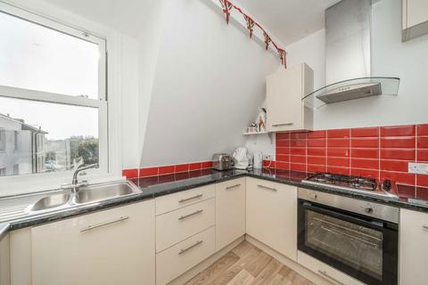 1 bedroom flat to rent, Richmond Road, East Twickenham TW1