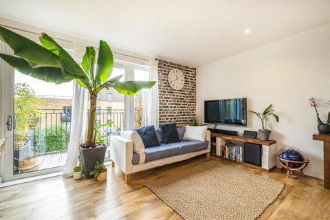 2 bedroom flat for sale, Meadowside, London SE9