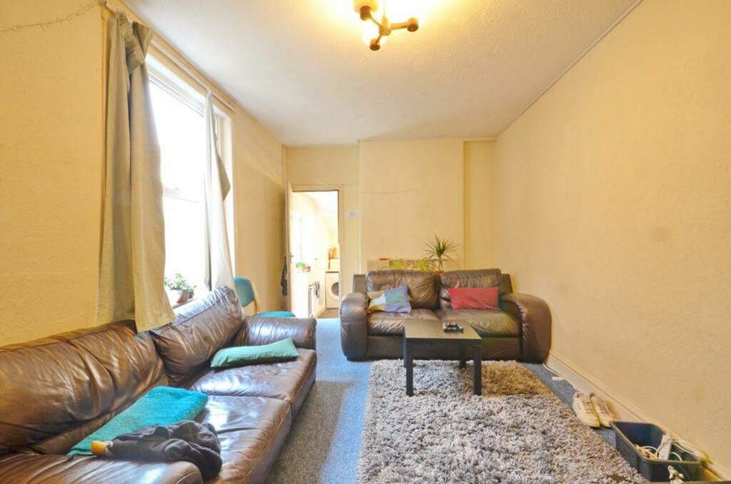 A spacious and inviting large modern living roo...