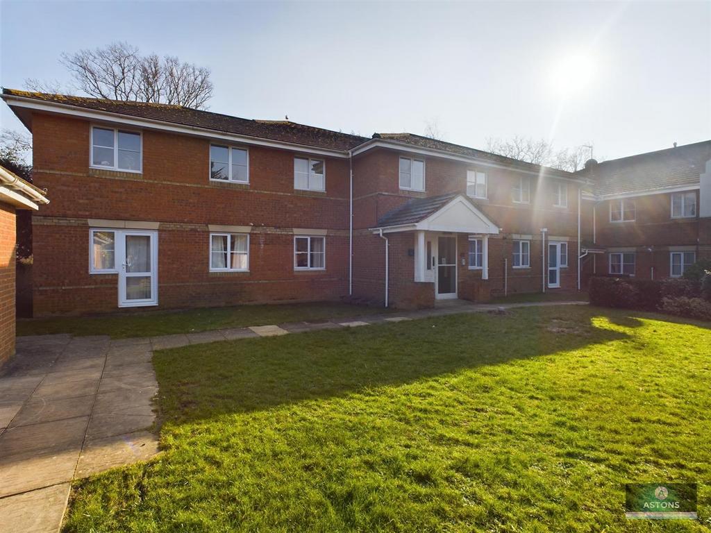 Tinsley Lane, Three Bridges RH10 2 bed flat - £230,000