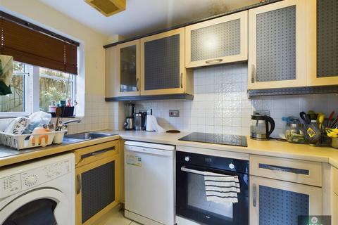 2 bedroom flat for sale, Tinsley Lane, Three Bridges RH10