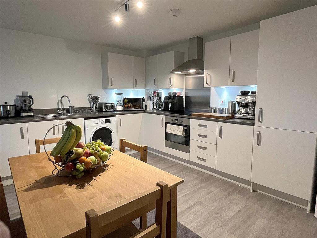 Kitchen Dining Area.jpg