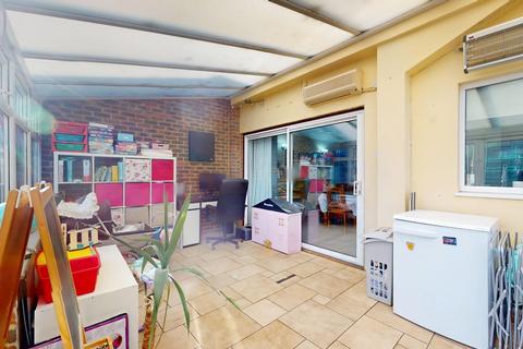 3 bedroom semi-detached house for sale, Clipper Crescent, Gravesend, DA12