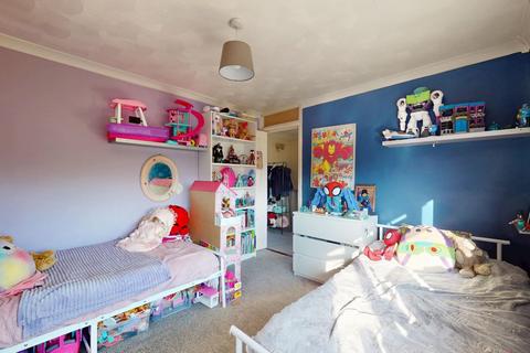 52 Clipper Crescent, Gravesend, DA12 4NN