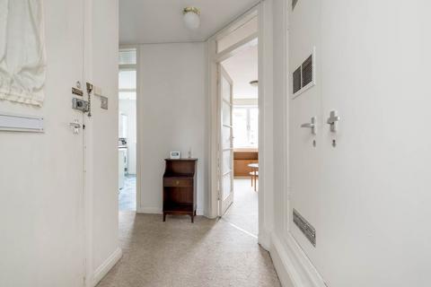 1 bedroom flat to rent, Canongate, Edinburgh,