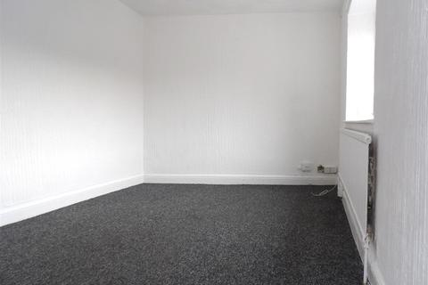 2 bedroom flat to rent, Gwendoline Street, Aberavon