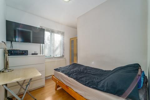 undefined, Welland Gardens Western Avenue Perivale, Greenford, UB6