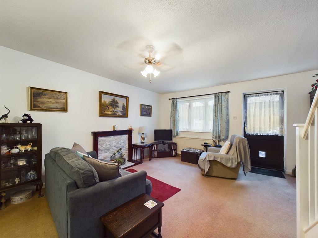 Lounge/Dining Area