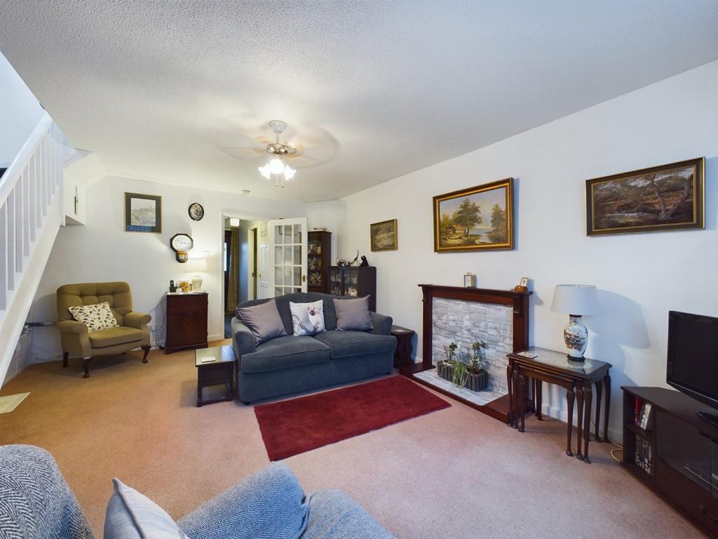 Lounge/Dining Area