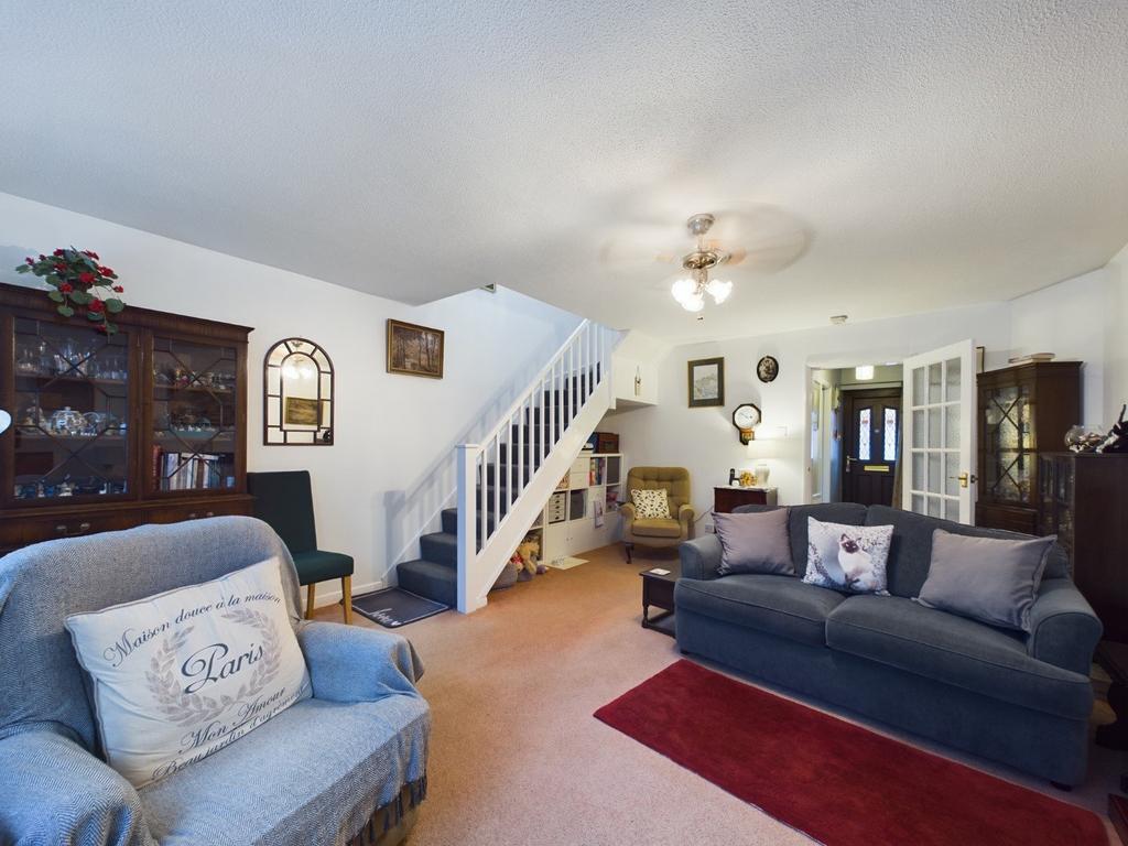 Lounge/Dining Area