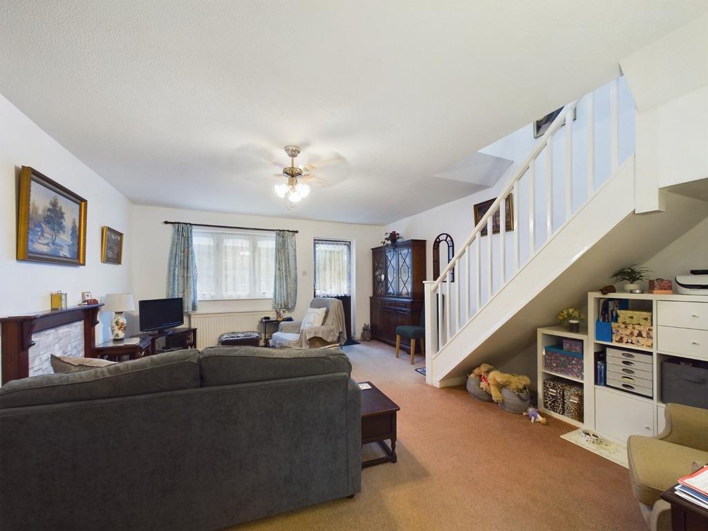 Lounge/Dining Area