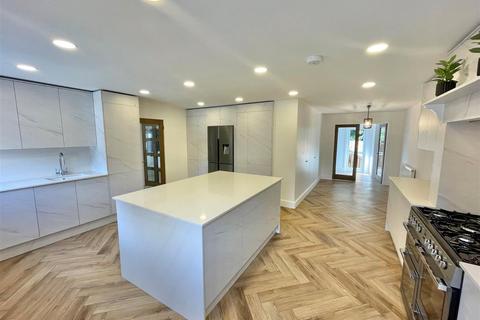 5 bedroom detached house to rent, Woodside, Elstree, Borehamwood, Hertfordshire, WD6