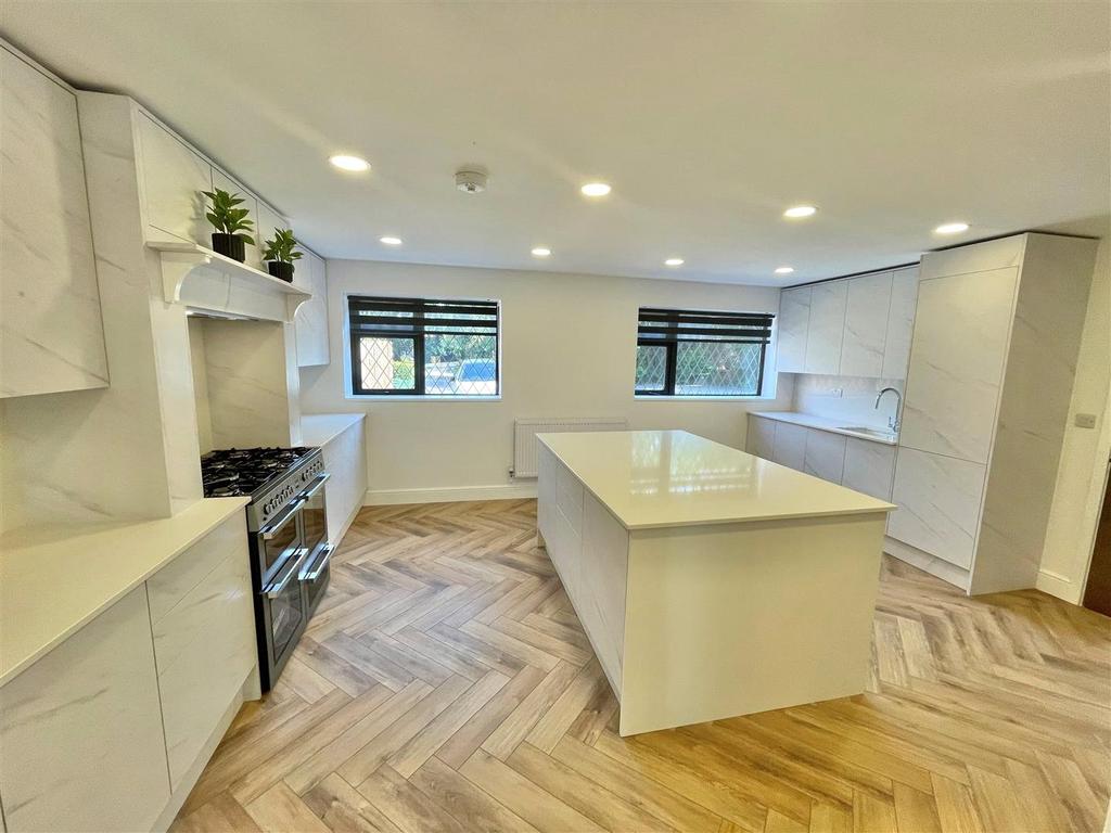 Kitchen Shot 4.jpg