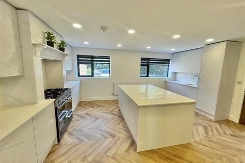 5 bedroom detached house to rent, Woodside, Elstree, Borehamwood, Hertfordshire, WD6