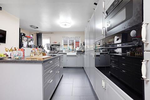 5 bedroom detached house for sale, Oldfield Drive, Rochester ME1