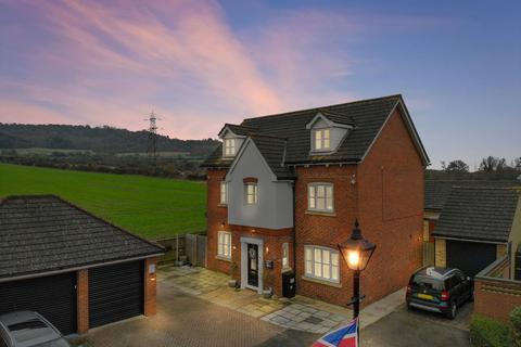 5 bedroom detached house for sale, Oldfield Drive, Rochester ME1