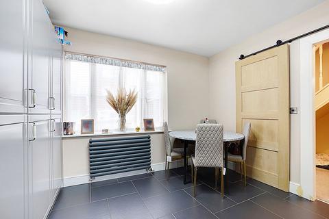 5 bedroom detached house for sale, Oldfield Drive, Rochester ME1