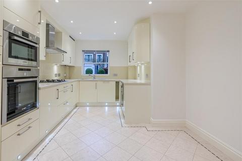 2 Agincourt, Ascot, SL5 7SJ
