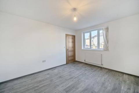 3 bedroom terraced house to rent, South Avenue,  Southall,  UB1