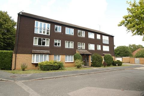 2 bedroom flat to rent, Woking GU21