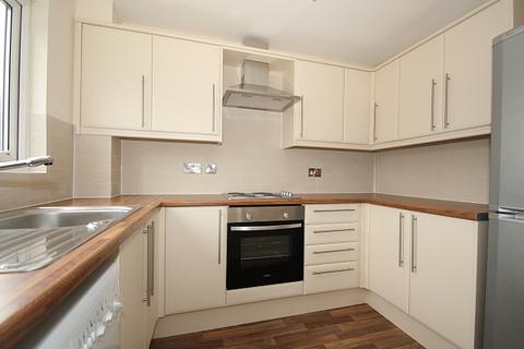 2 bedroom flat to rent, Woking GU21