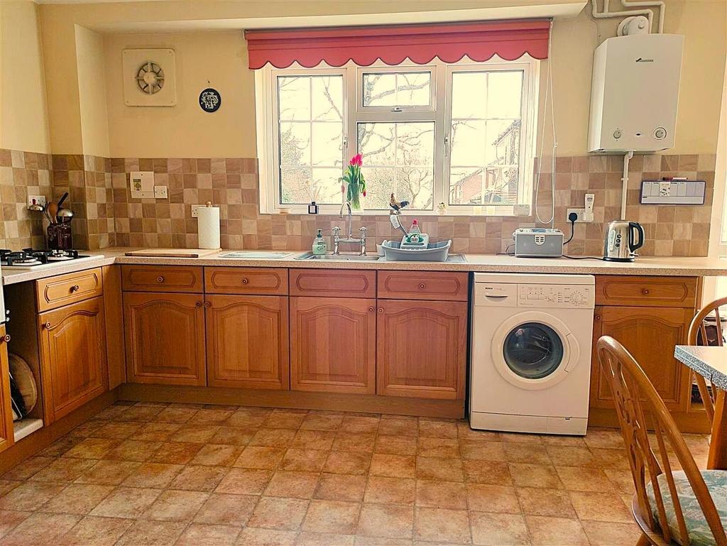 Kitchen / Breakfast Room