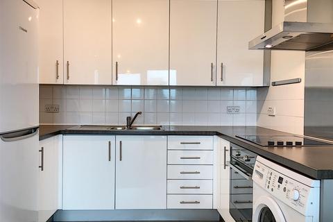 2 bedroom flat to rent, St. George Wharf, London