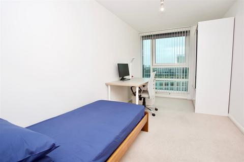 2 bedroom flat to rent, St. George Wharf, London